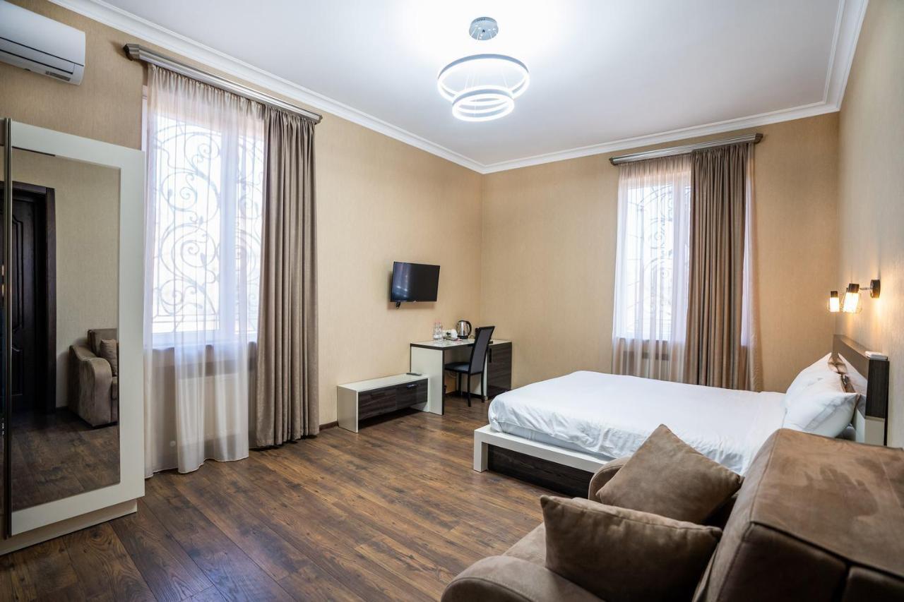 Siberia Hotel Tbilisi Buitenkant foto