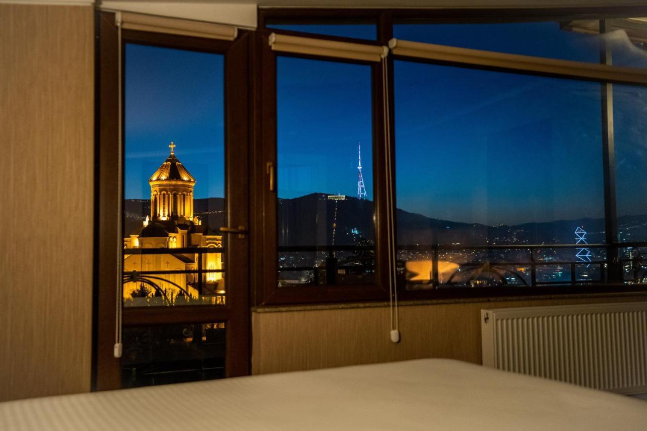 Siberia Hotel Tbilisi Buitenkant foto View from the hotel