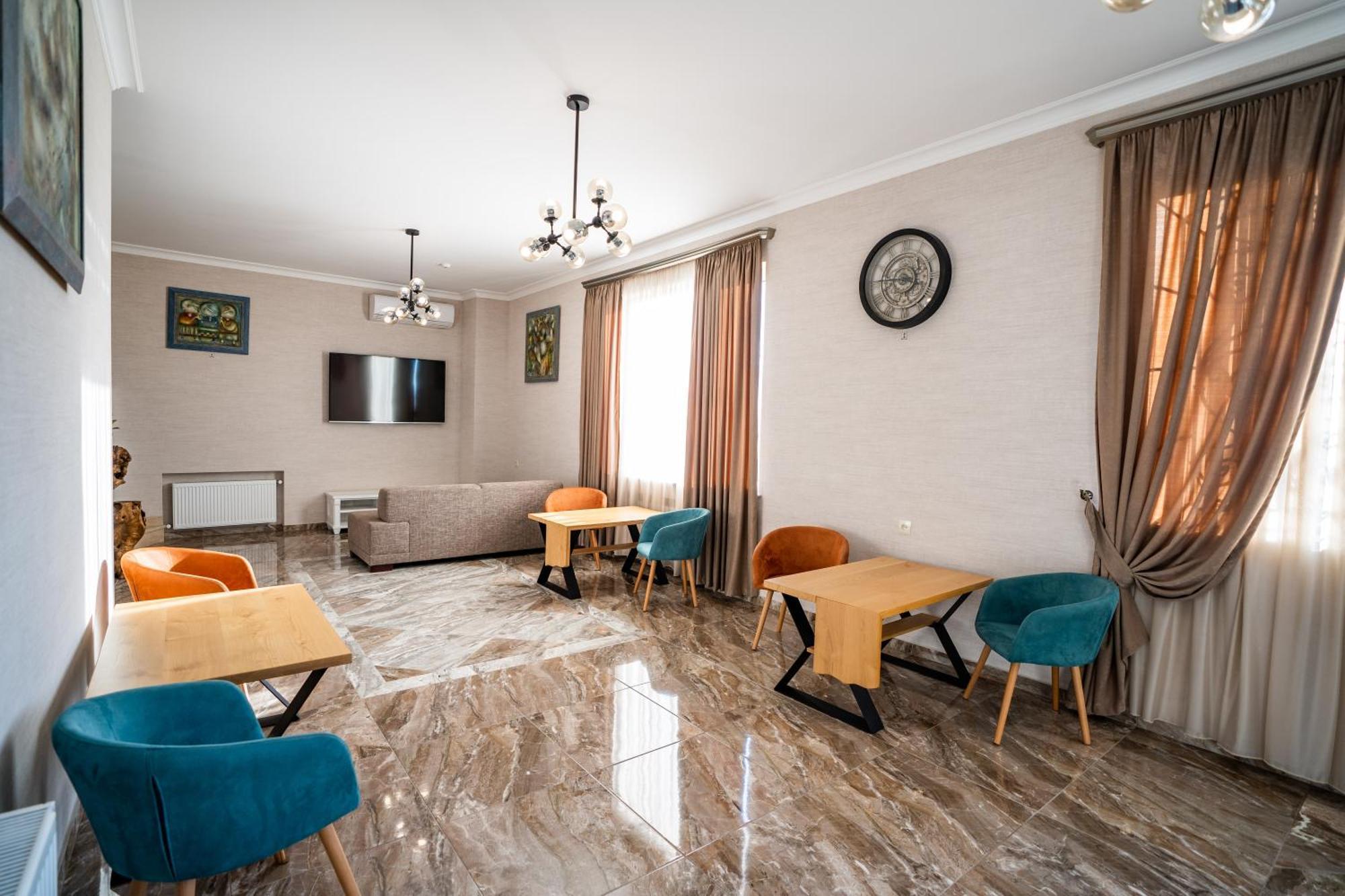 Siberia Hotel Tbilisi Buitenkant foto The lobby of the hotel