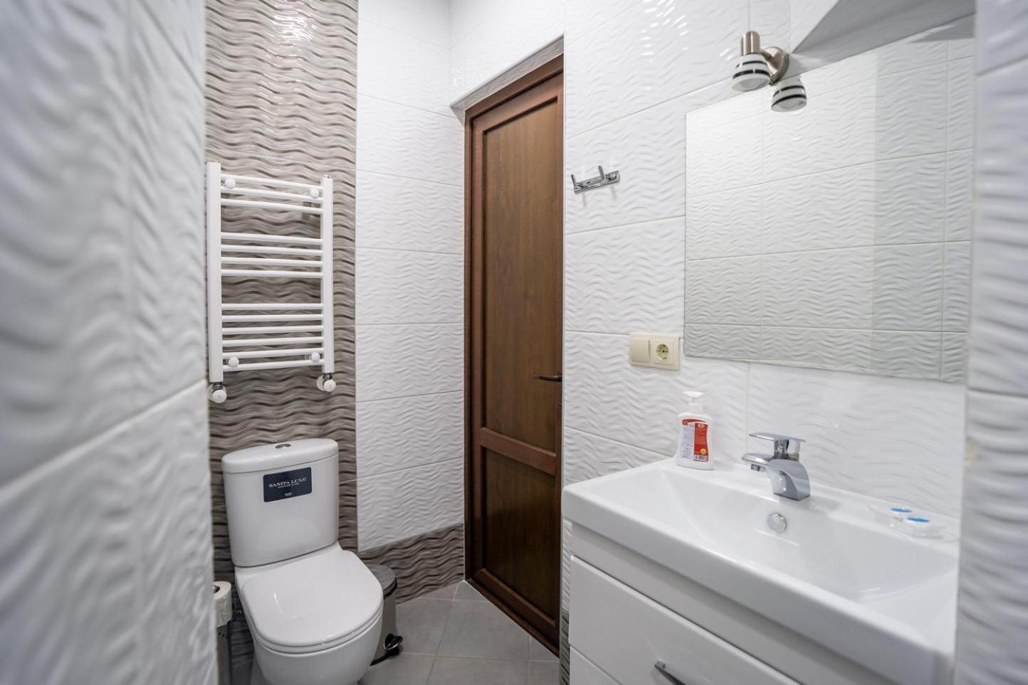 Siberia Hotel Tbilisi Kamer foto Bathroom