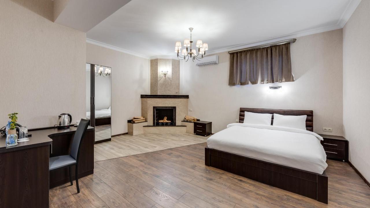 Siberia Hotel Tbilisi Buitenkant foto